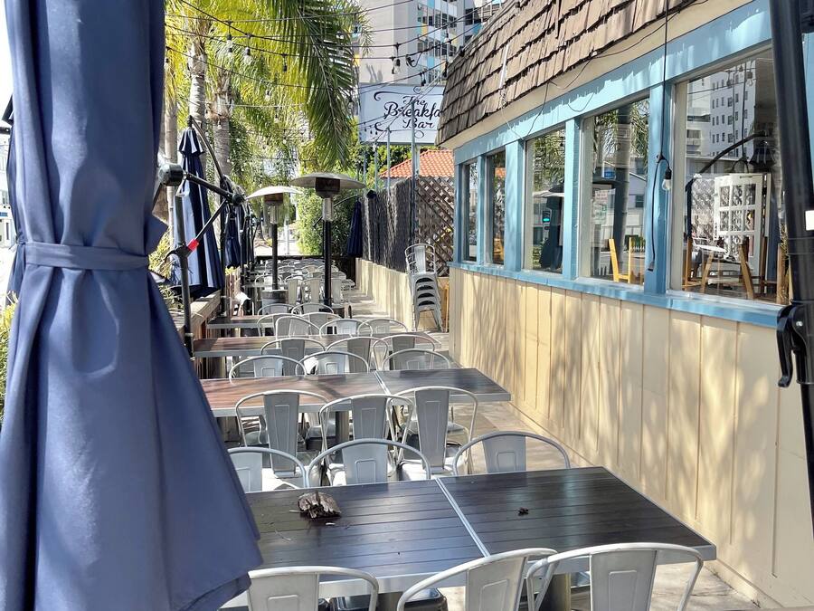 Breakfast, lunch and dinner served