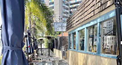 Travelodge by Wyndham Long Beach Convention Center