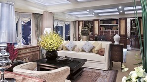 Suite Deluxe | Area soggiorno | TV