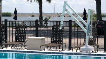Outdoor pool, pool loungers