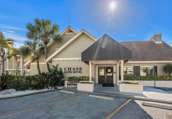 Front of property - Chase Suite Hotel Rocky Point Tampa (Tampa)