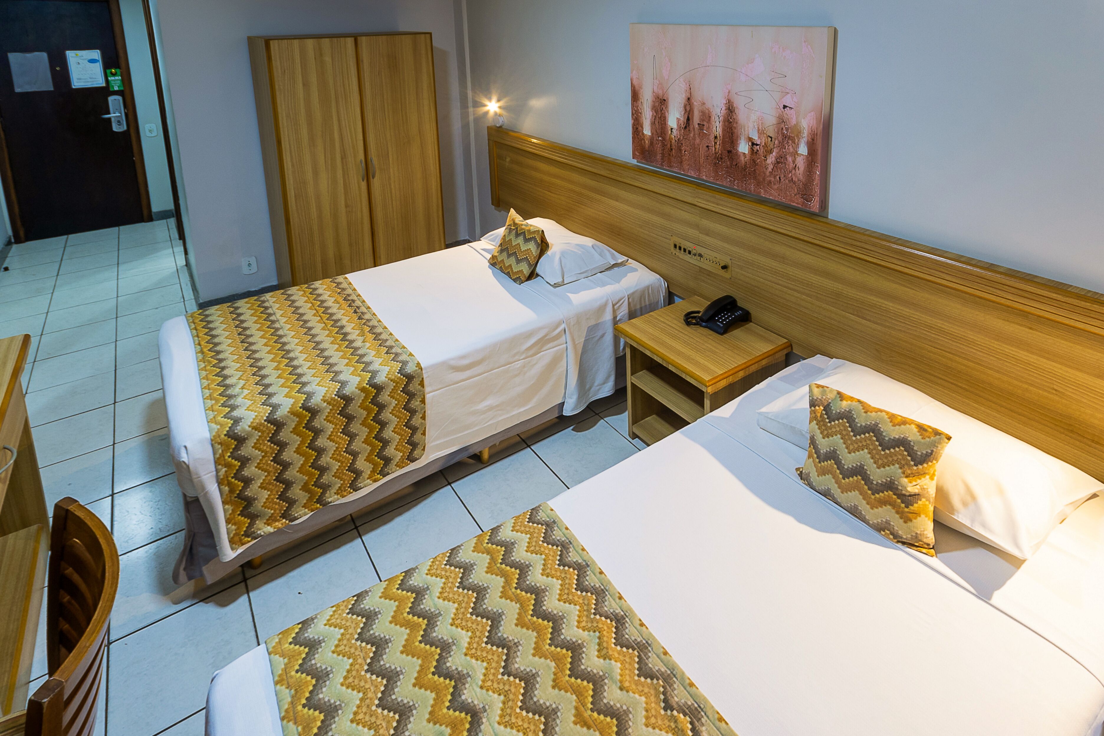 quarto triplo casal | 1 bedroom, minibar, in-room safe, free wifi