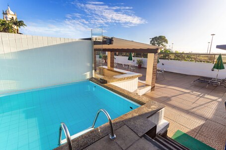 Rooftop pool