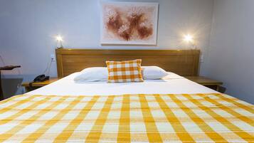 Frigobar, cofres nos quartos, Wi-Fi de cortesia, roupa de cama