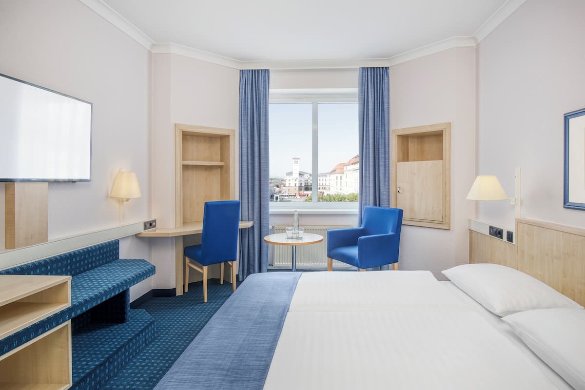 In-room safe, desk, soundproofing, free WiFi