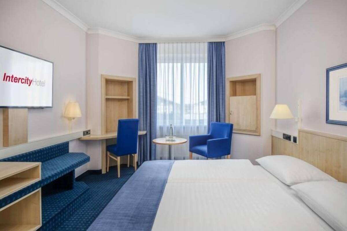 In-room safe, desk, soundproofing, free WiFi