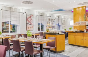 Buffet breakfast on weekdays (EUR 19 per person)