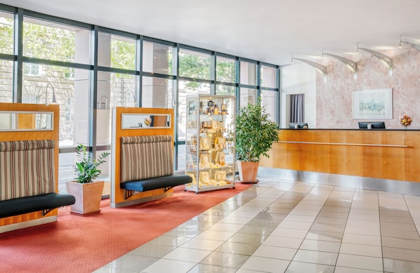 Reception - Hotel Erfurt City Center by Leonardo Hotels (Erfurt)