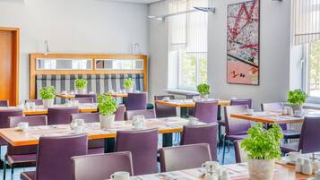 Buffet breakfast on weekdays (EUR 19 per person)