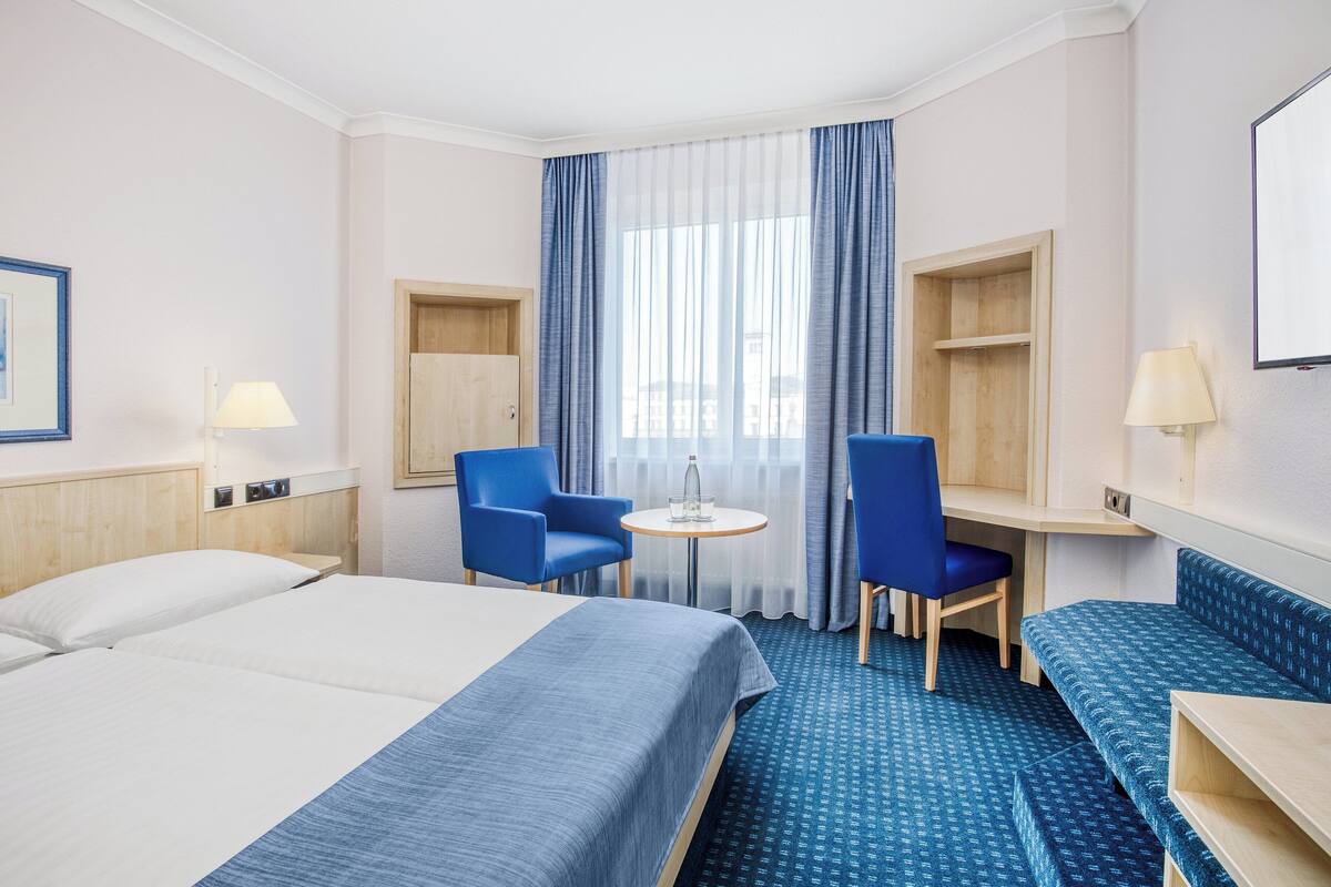 In-room safe, desk, soundproofing, free WiFi