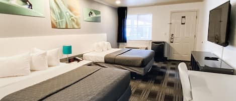 Chambre, 2 grands lits, non-fumeur | Bureau, rideaux dâobscurcissement, fer et planche Ă repasser