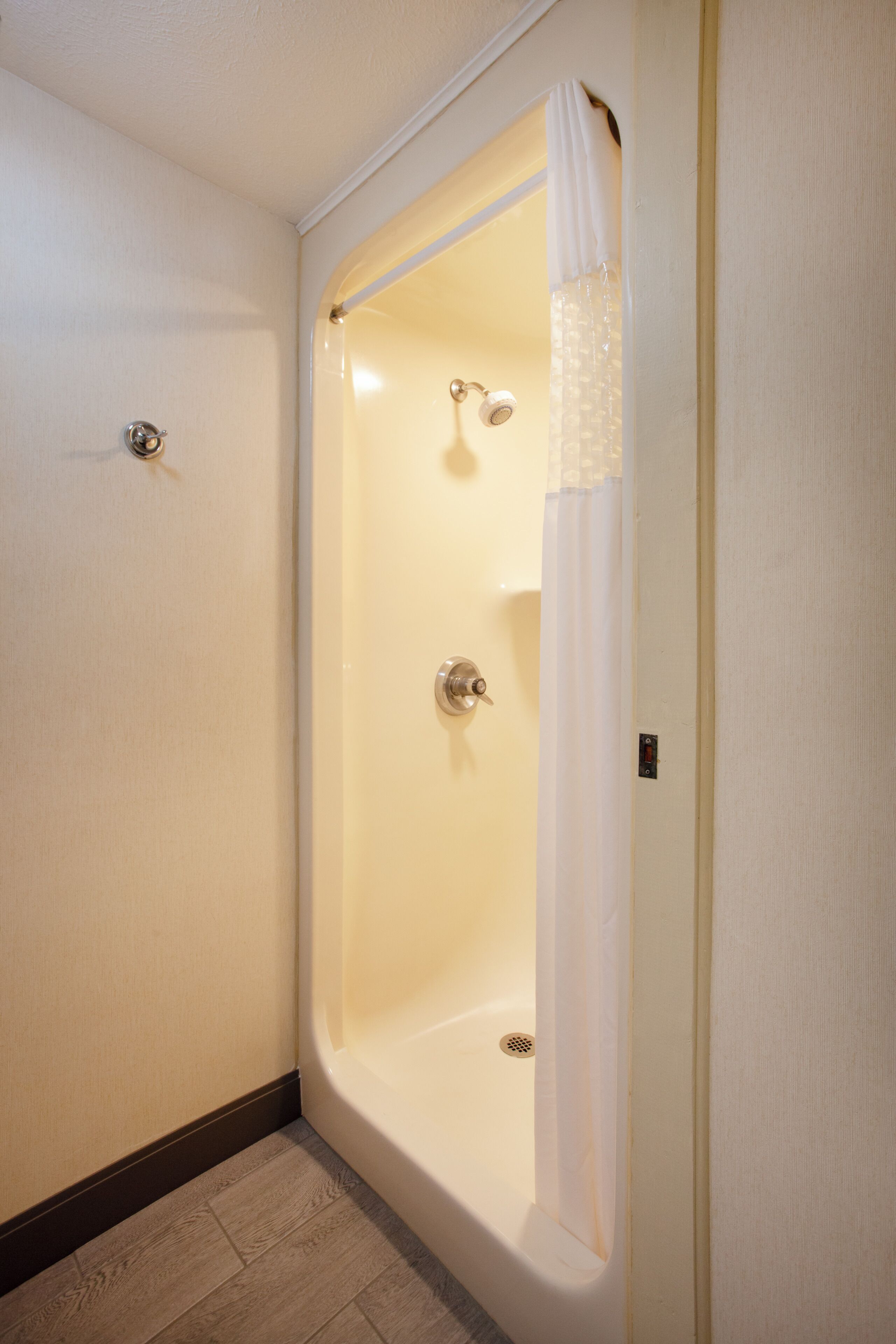 one queen bed, non-smoking | bathroom | shower, hair dryer, towels