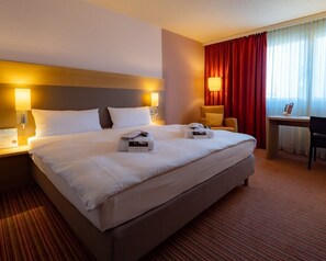 Premium bedding, in-room safe, desk, laptop workspace - elaya hotel stuttgart boeblingen (Boeblingen)