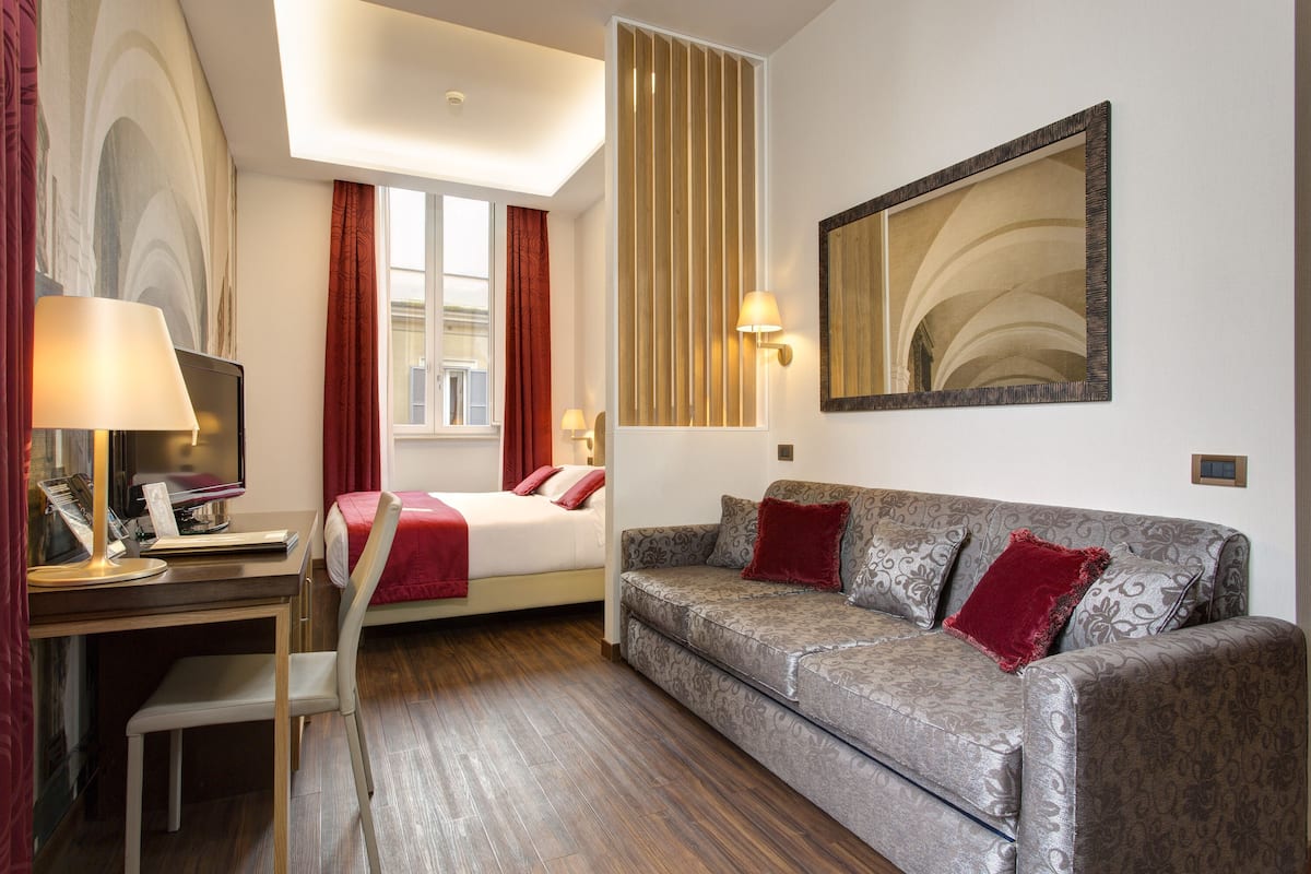 1 bedroom, Frette Italian sheets, premium bedding, down comforters