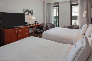 1 dormitorio, caja fuerte, escritorio y cortinas opacas