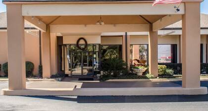 Quality Inn & Suites Pensacola Bayview