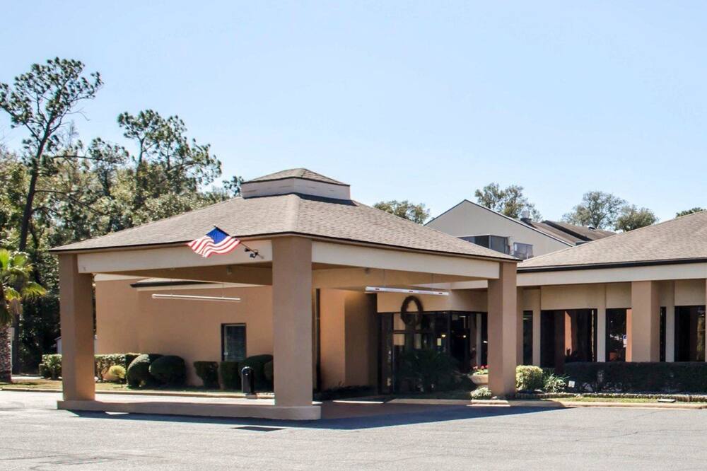 Quality Inn & Suites Pensacola Bayview