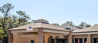 Quality Inn & Suites Pensacola Bayview