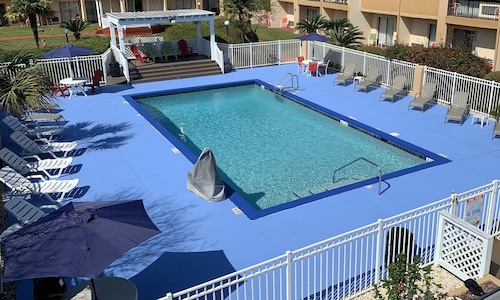 Quality Inn & Suites Pensacola Bayview