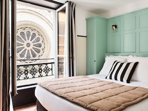 1 bedroom, down duvets, in-room safe, desk