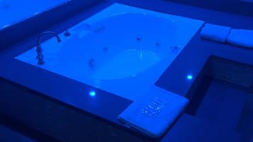 Standard Room, 1 King Bed, Jetted Tub