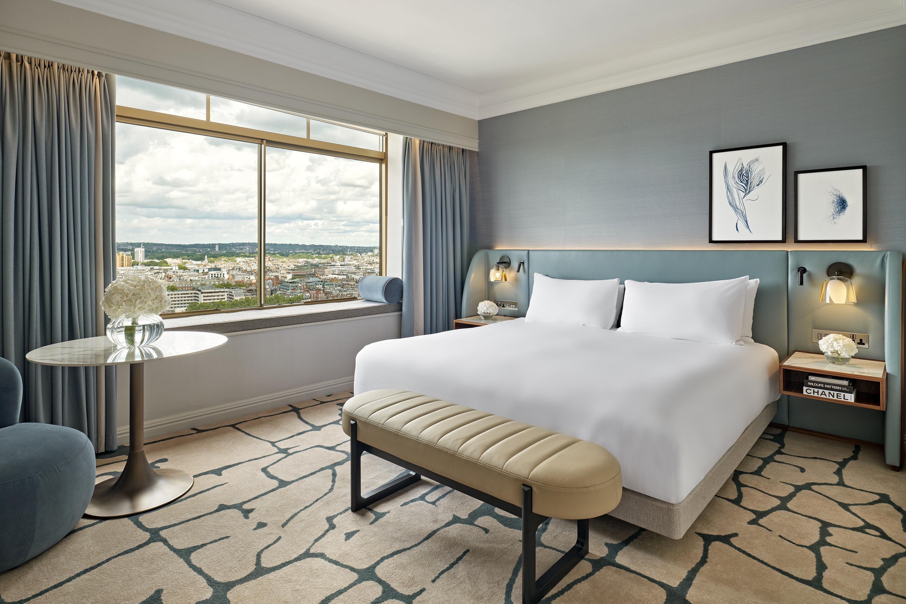 Luxury Suite, 1 King Bed, Club Lounge Access (Park Lane) | Premium bedding, in-room safe, desk, laptop workspace