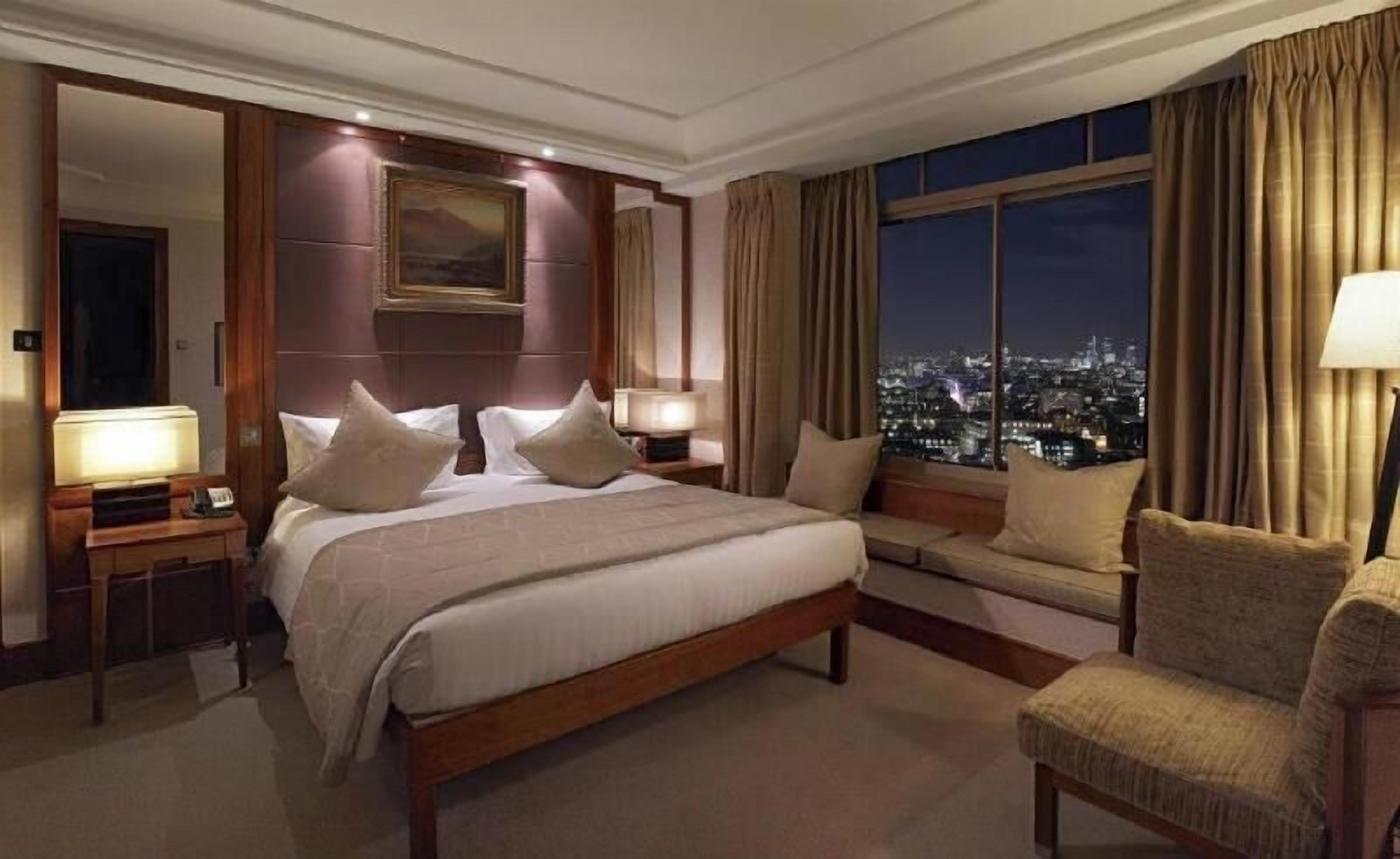 Premium bedding, in-room safe, desk, laptop workspace