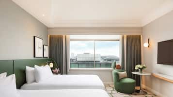 Family Room, Connecting Rooms | Premium bedding, in-room safe, desk, laptop workspace