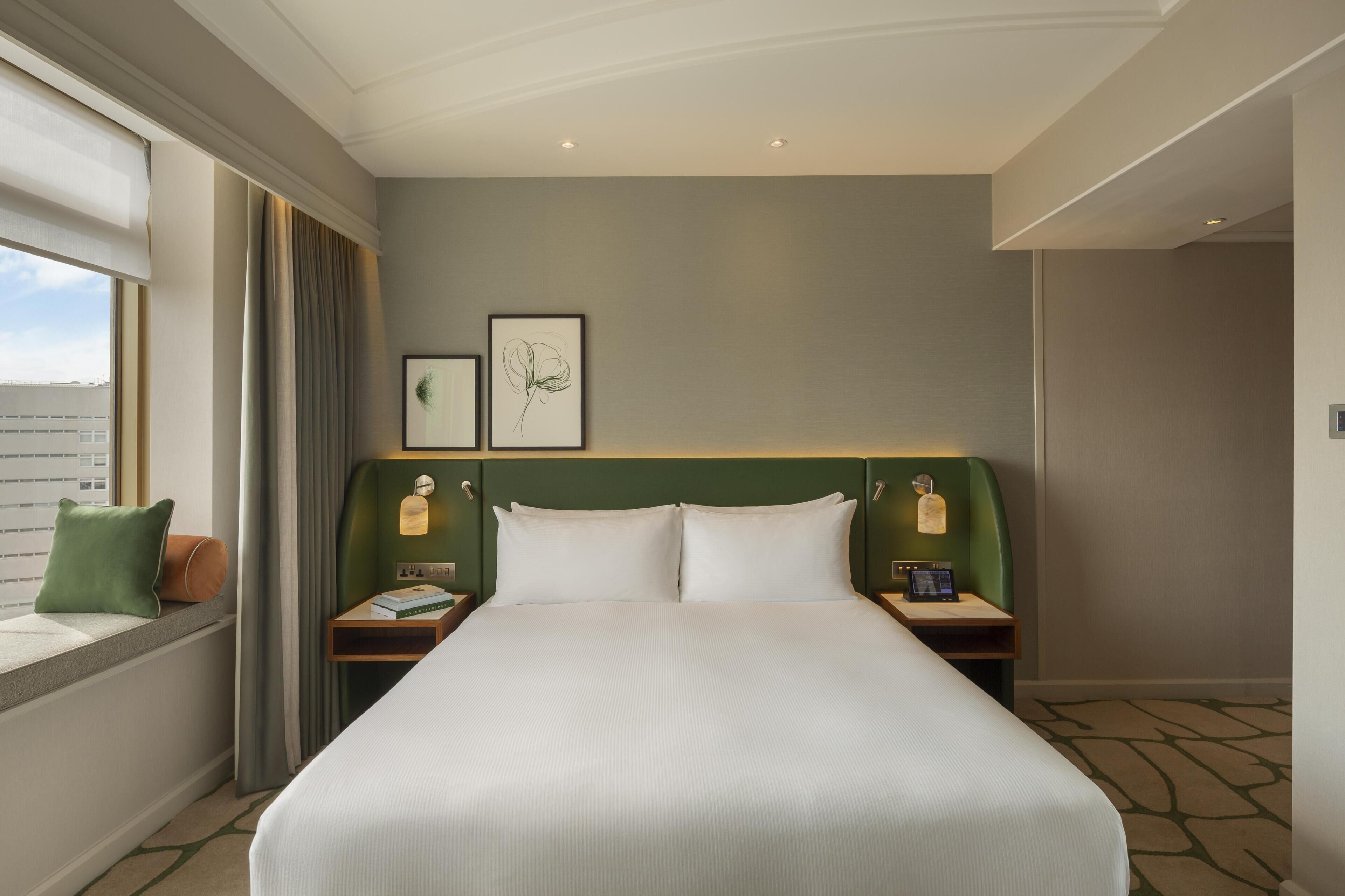 Premium bedding, in-room safe, desk, laptop workspace