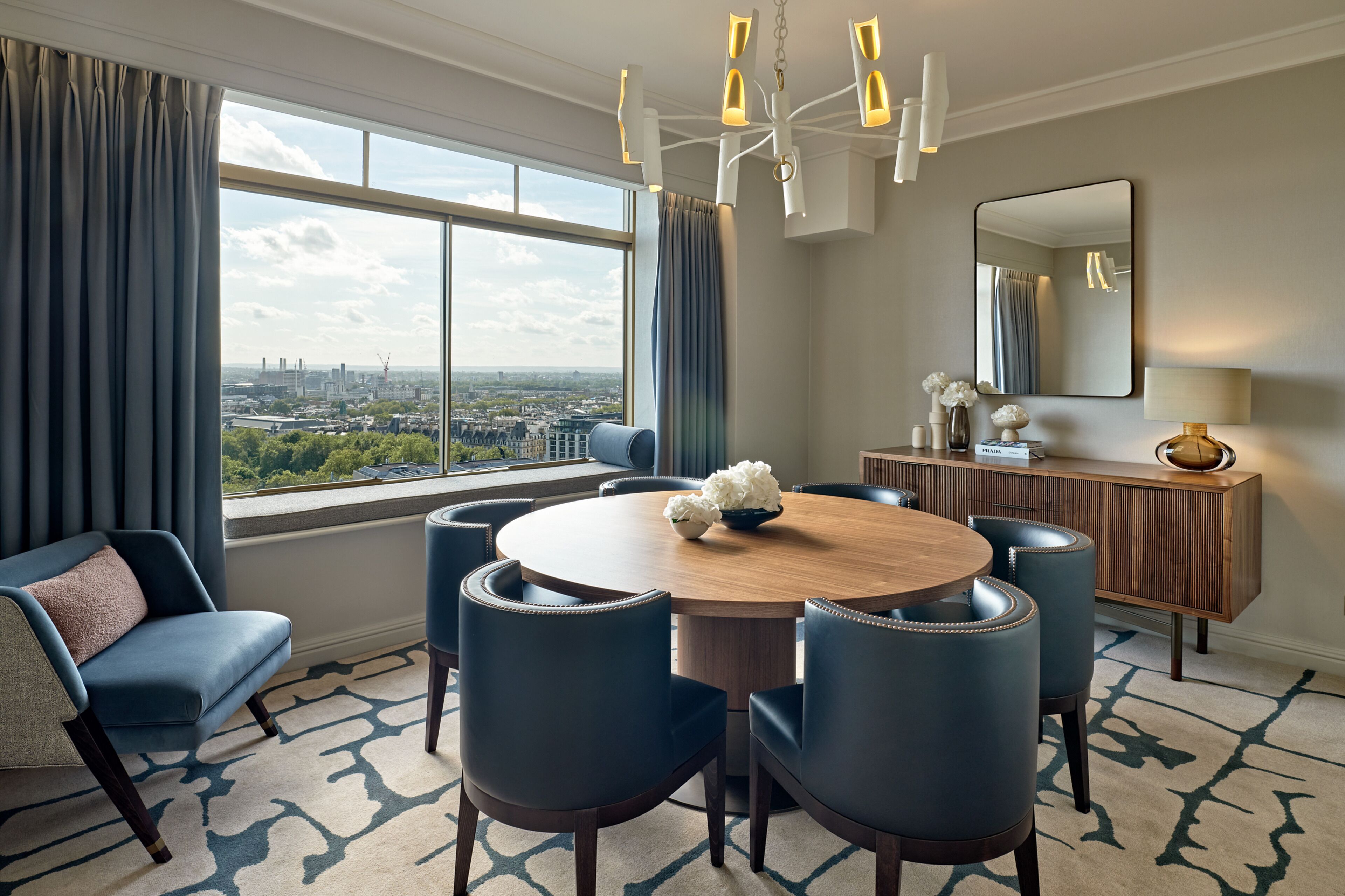 Luxury Suite, Club Lounge Access (Chelsea) | Premium bedding, in-room safe, desk, laptop workspace