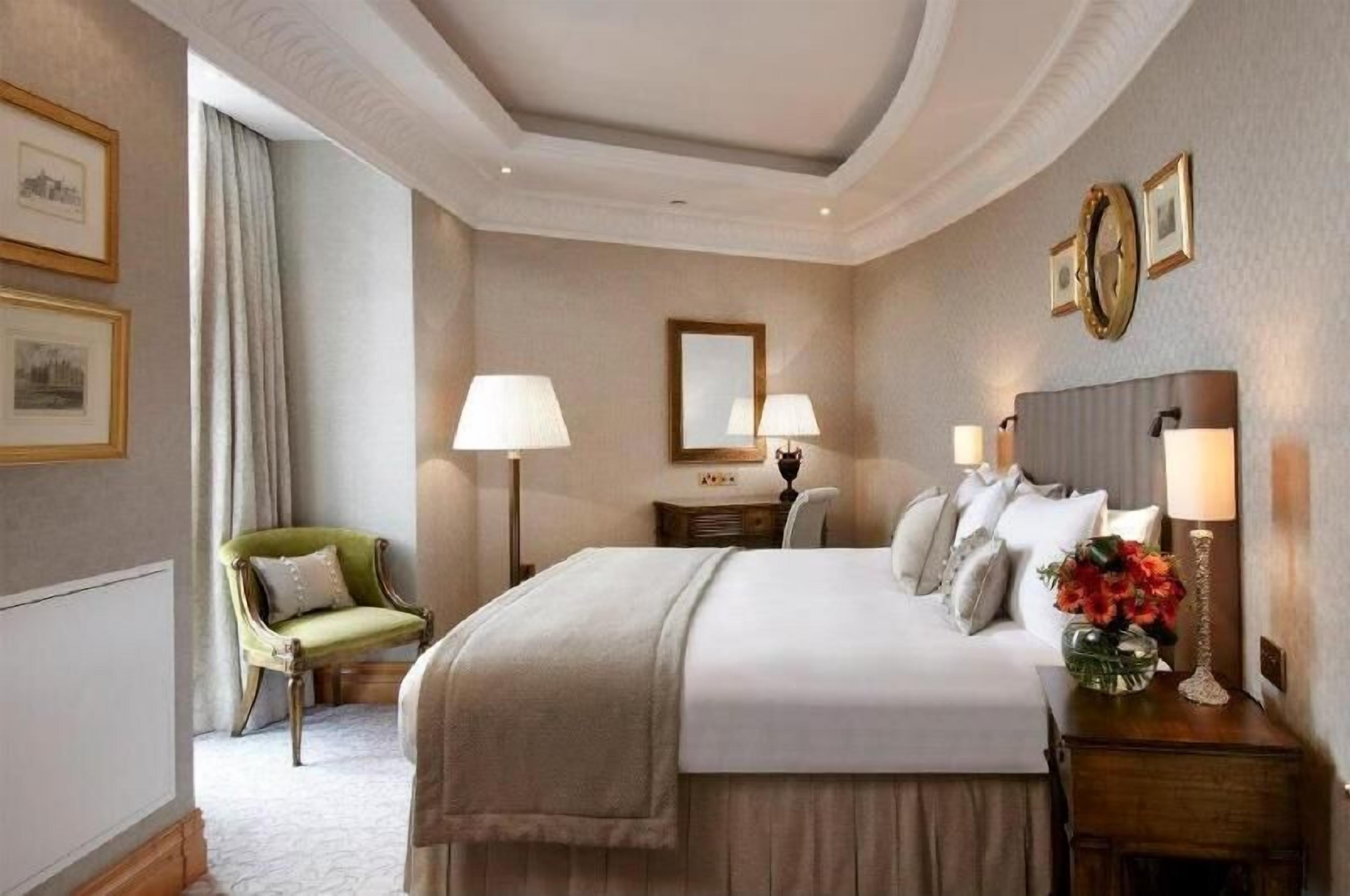 Premium bedding, in-room safe, desk, laptop workspace