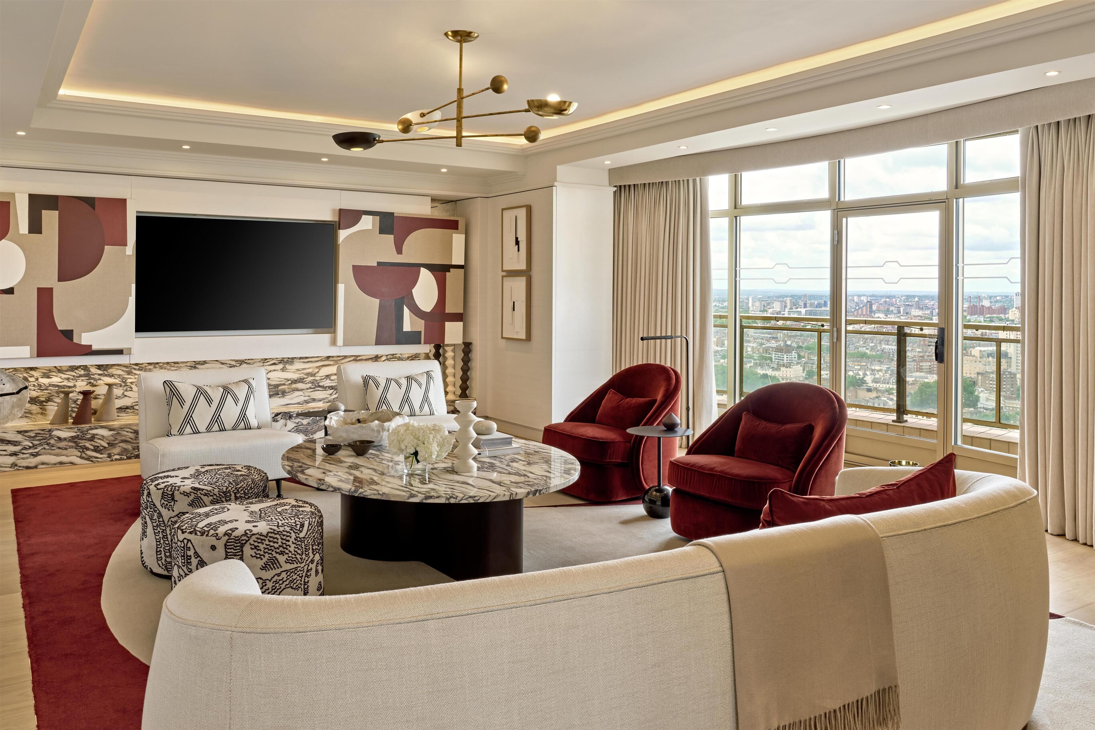 Royal Suite | Premium bedding, in-room safe, desk, laptop workspace