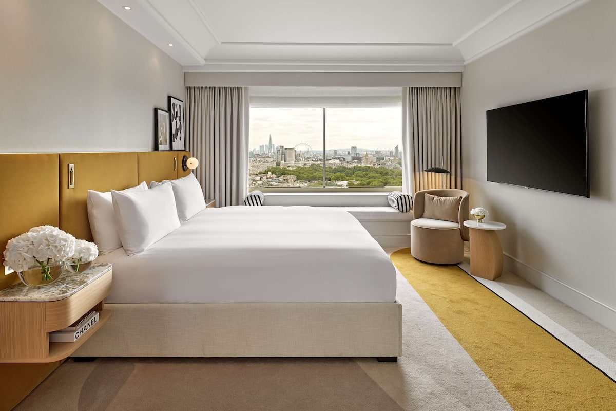 1 Schlafzimmer, hochwertige Bettwaren, Zimmersafe, Schreibtisch