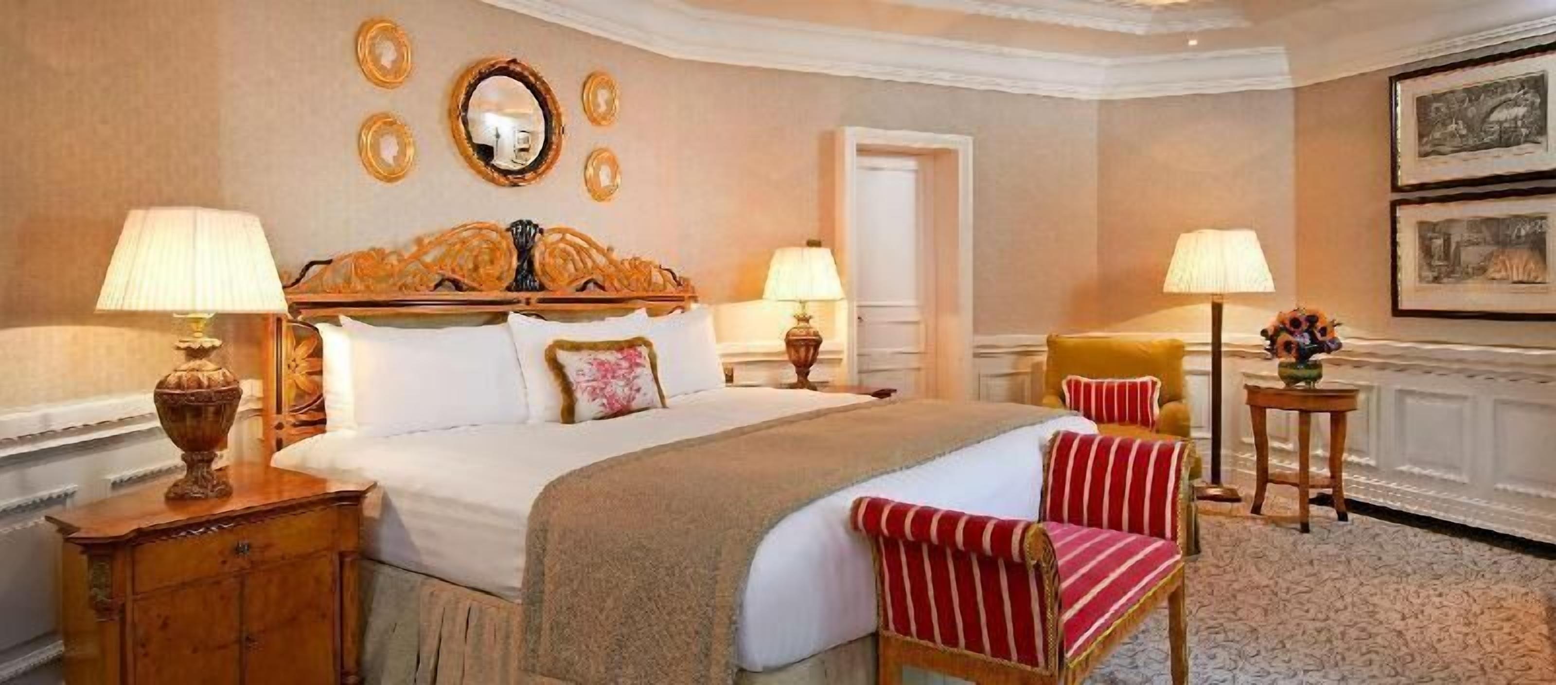 Premium bedding, in-room safe, desk, laptop workspace