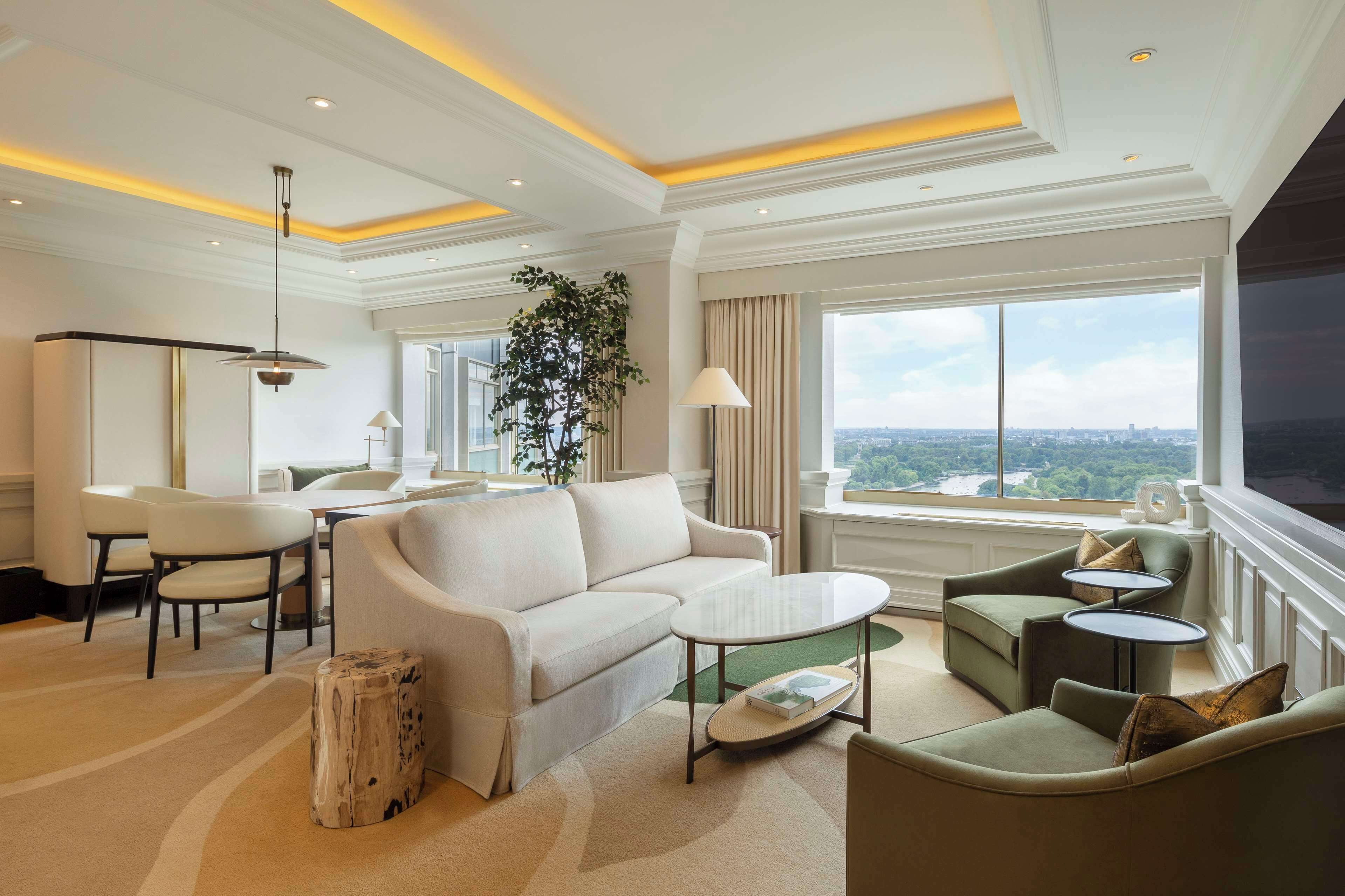 luxury suite, club lounge access (balmoral) | living area | 50-inch plasma tv with satellite channels, smart tv, dvd player