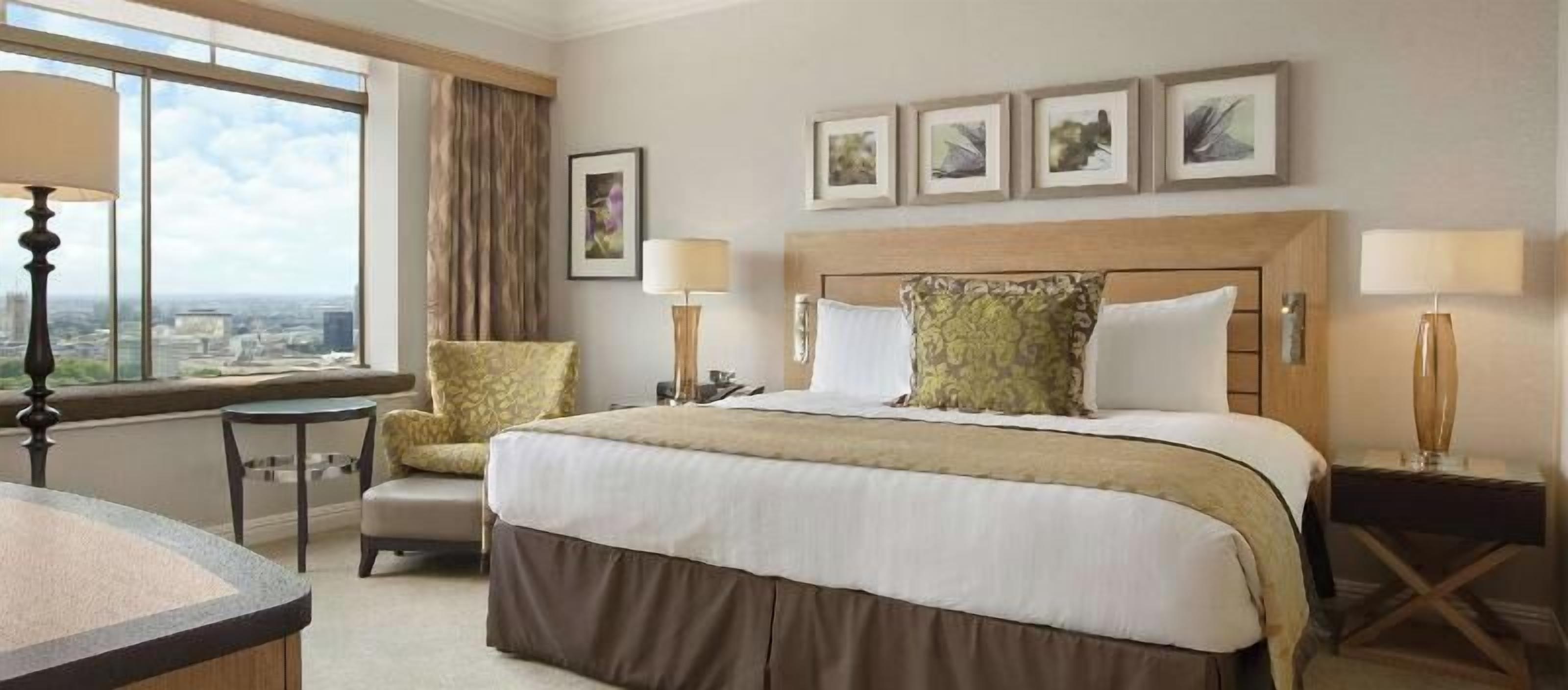 Premium bedding, in-room safe, desk, laptop workspace