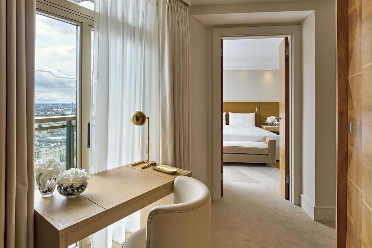 1 Schlafzimmer, hochwertige Bettwaren, Zimmersafe, Schreibtisch
