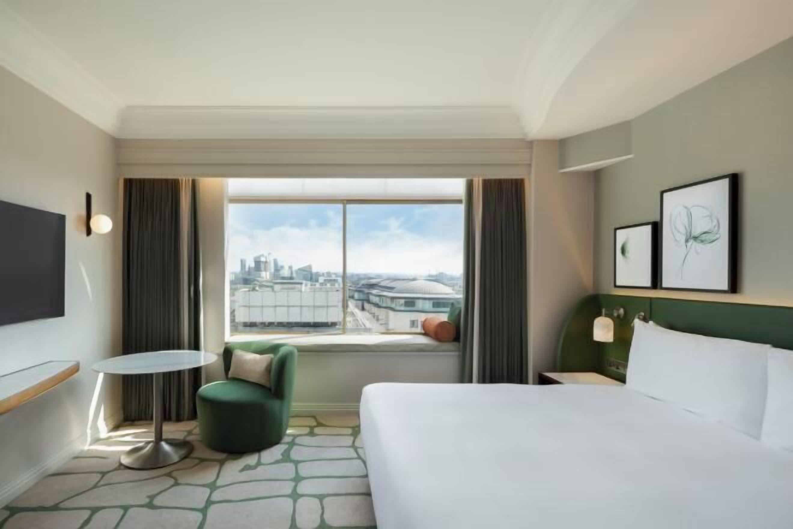 Premium bedding, in-room safe, desk, laptop workspace