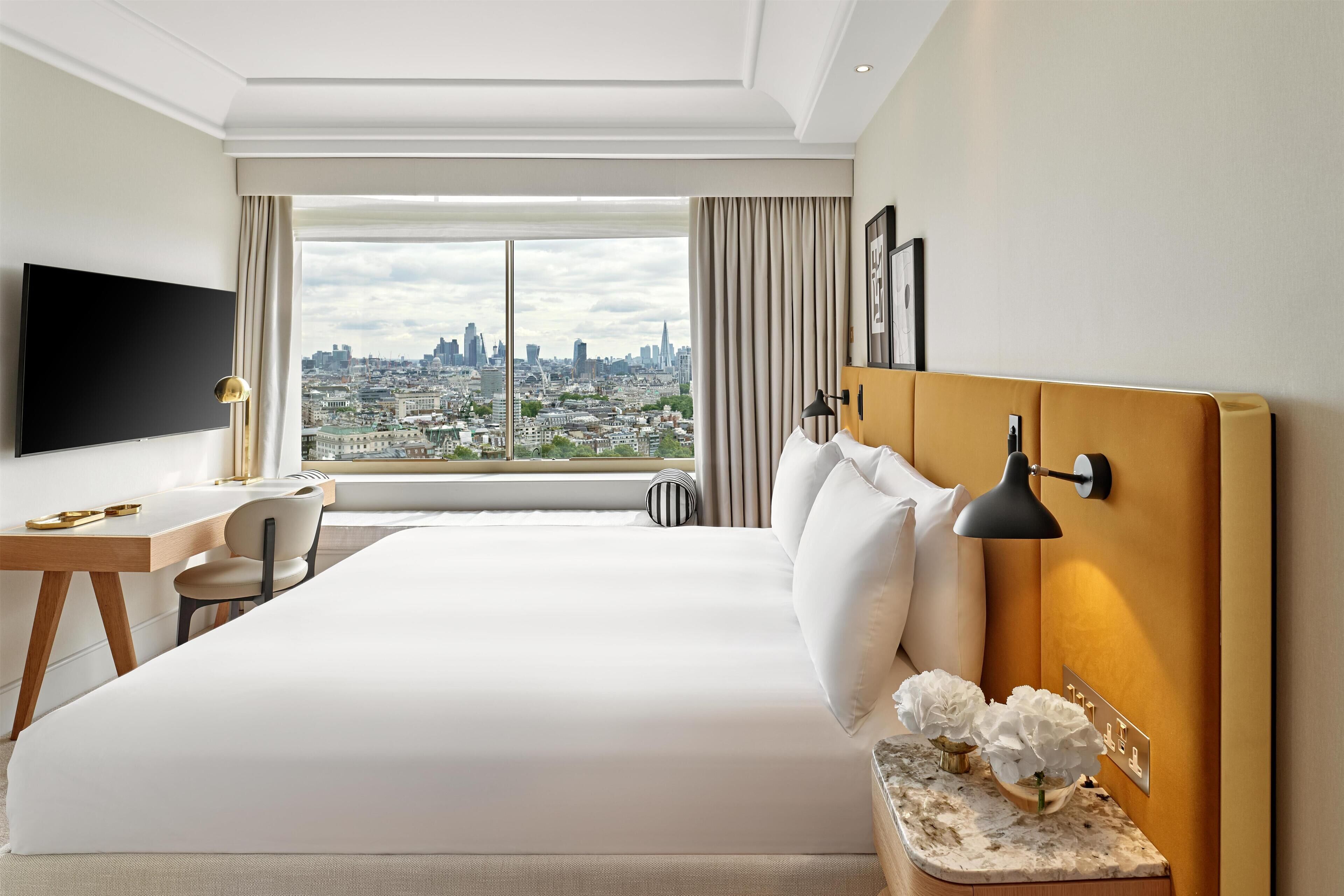 Suite, Club Lounge Access (Boutique) | Premium bedding, in-room safe, desk, laptop workspace