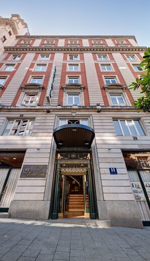 Front of property - Hotel Hernán Cortés (Gijon)