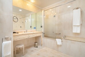 Gratis toiletartikler, hårtørrer, håndklæder