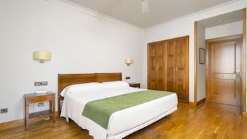 Luxe beddengoed, een minibar, een kluis op de kamer, een bureau