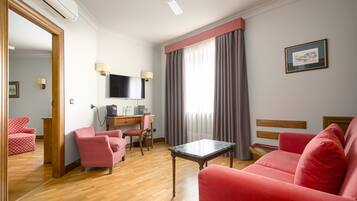 Luxe beddengoed, een minibar, een kluis op de kamer, een bureau