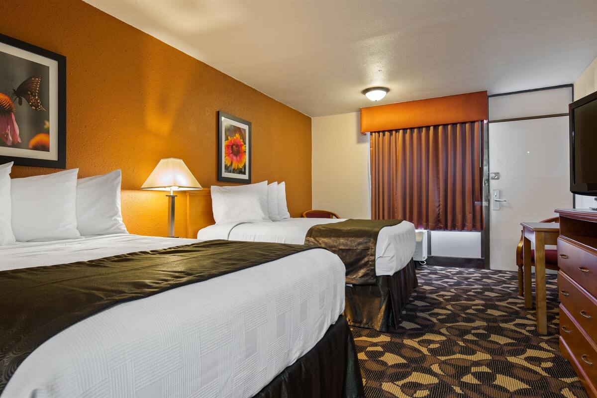 premium bedding, pillow-top beds, desk, blackout curtains