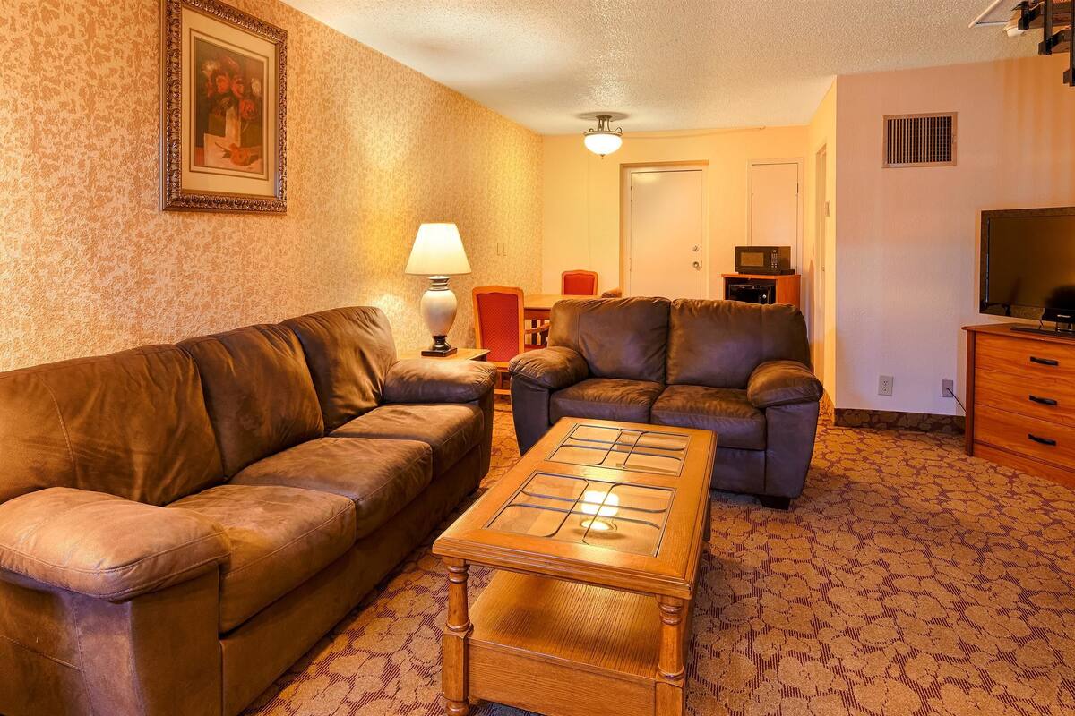 suite, 1 king bed, non smoking, jetted tub | premium bedding, pillow-top beds, desk, blackout curtains