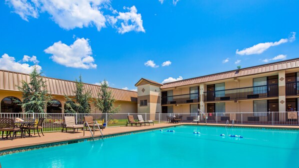 Seasonal outdoor pool