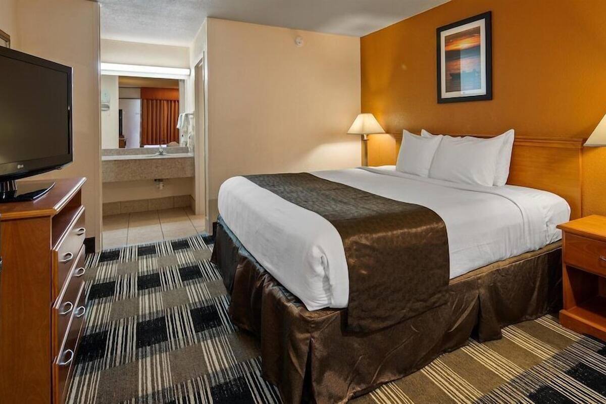 Ropa de cama de alta calidad, camas con pillow-top y escritorio