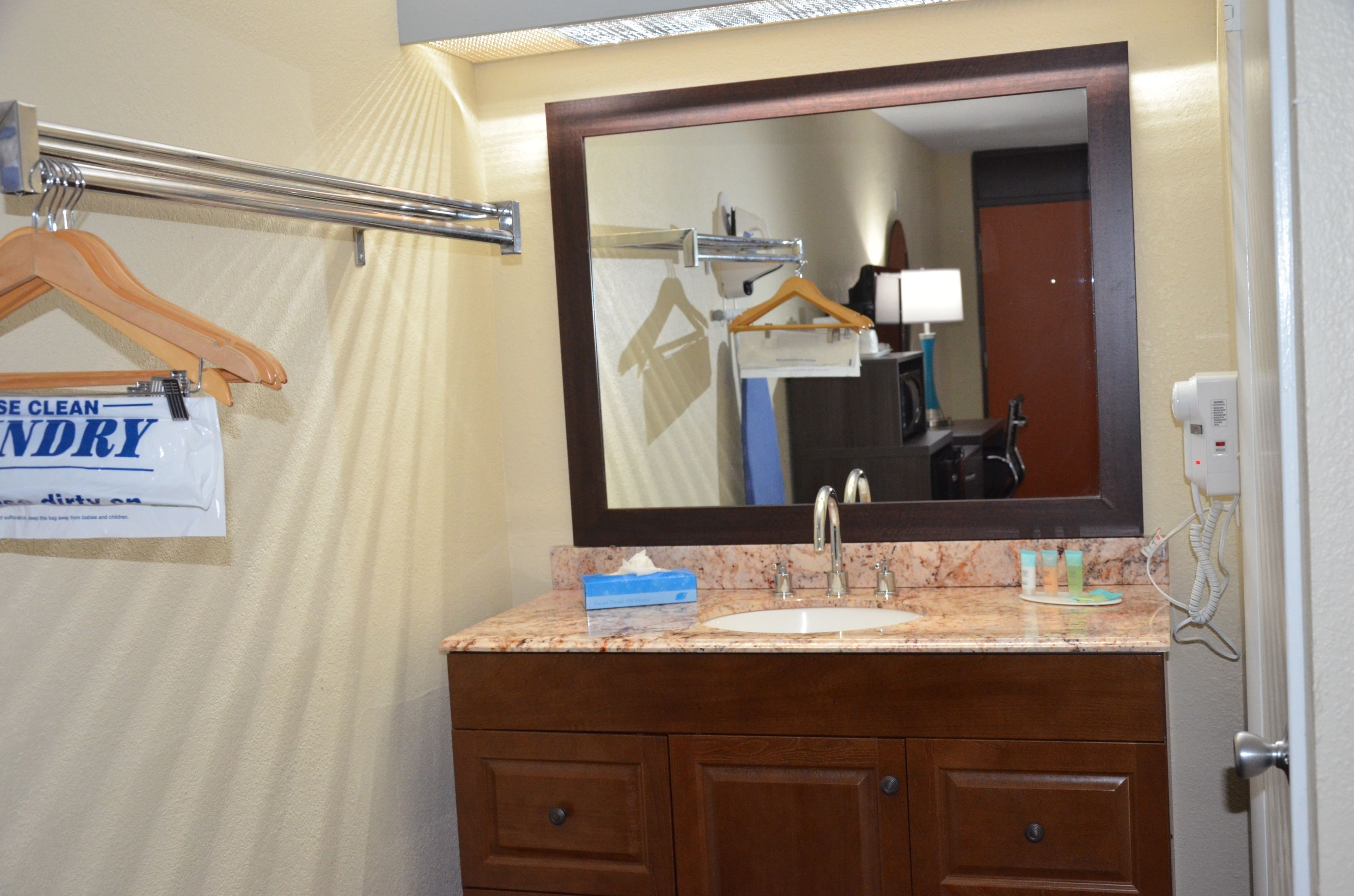 Photo - Days Inn & Suites by Wyndham Orlando Airport