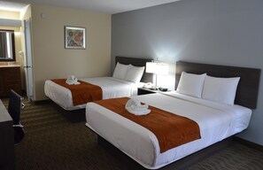 Desk, blackout curtains, iron/ironing board, free cots/infant beds - Days Inn & Suites by Wyndham Orlando Airport (Orlando)