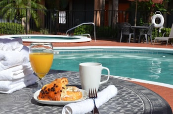 Exterior detail at Days Inn & Suites by Wyndham Orlando Airport